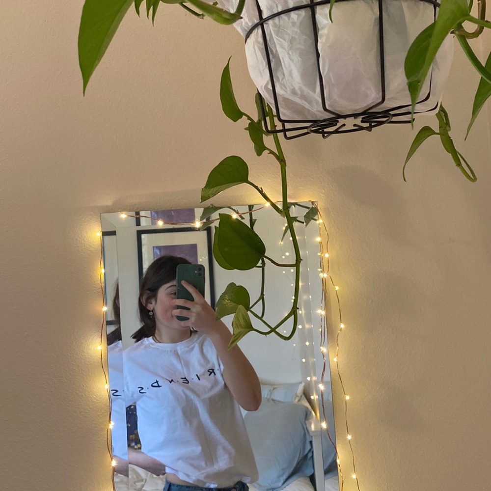 F•R•I•E•N•D•S white crop top T-shirt